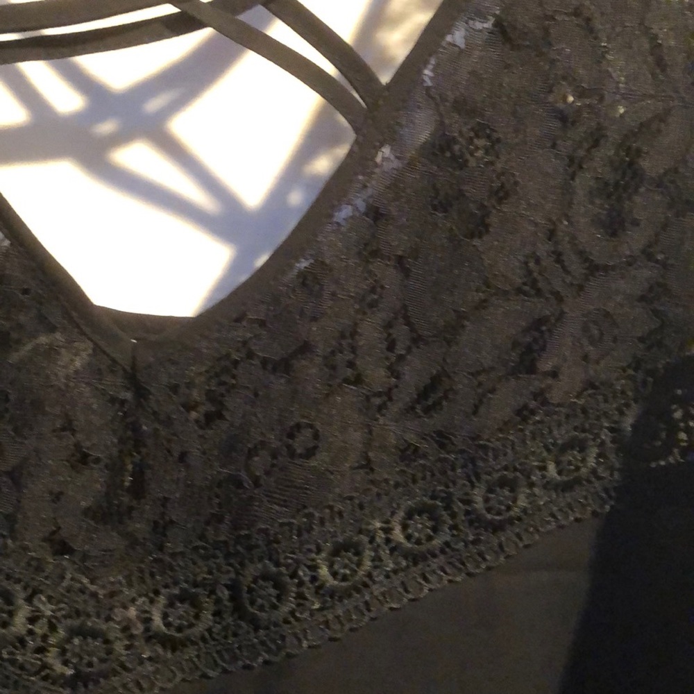 SALE 🔥 H&M Divided Top - Picture 5 of 8